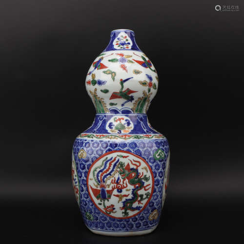 A blue and white 'dragon' gourd-shaped vase