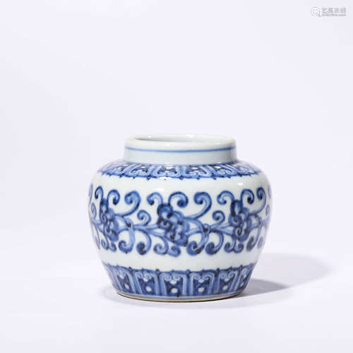 A Blue&white Twining Flowers Pattern Porcelain Jar