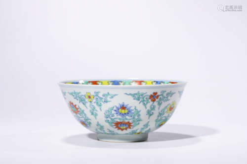 A doucai interlocking flowers bowl