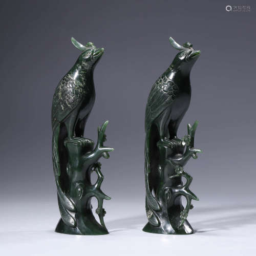 A pair of spinach-green jade birds ornaments