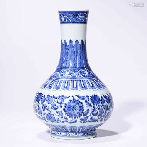 A Blue&white Twining Flowers Pattern Porcelain Flask