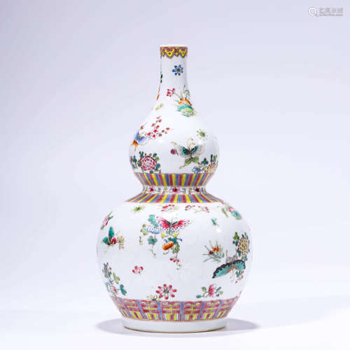 A Famille Rose Flowers&Butterfies Pattern Porcelain Gourd-sh...