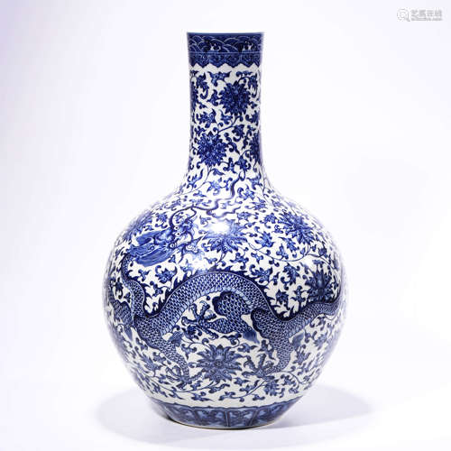 A blue and white interlocking flowers dragon tianqiuping