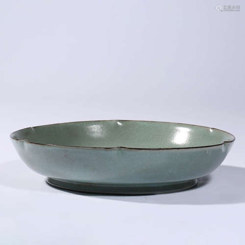 A ru-type lobed dish