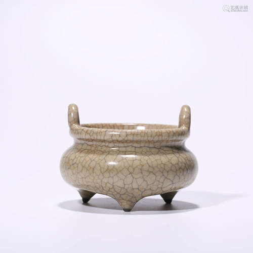 A guan-type tripod incense burner