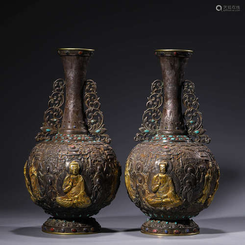 A pair of silver gilding gems inlaying buddhist vases