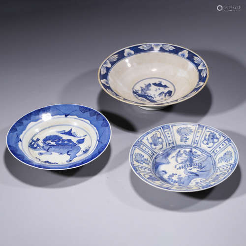 A Set of Blue&white Floral Porcelain Plates, 3 Pieces