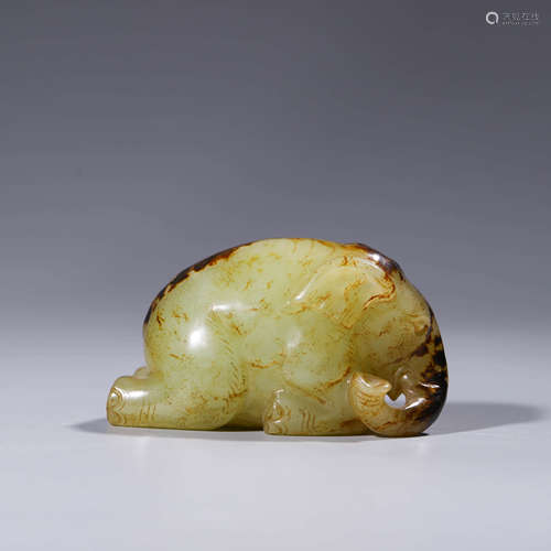 A carved russet jade elephant ornament