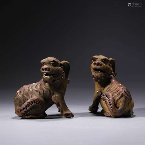 A Pair of Shiwan Kiln Porcelain Lion Ornaments