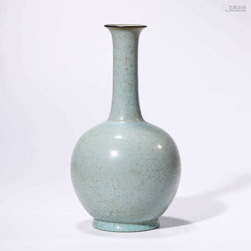 A celadon-glazed bottle vase