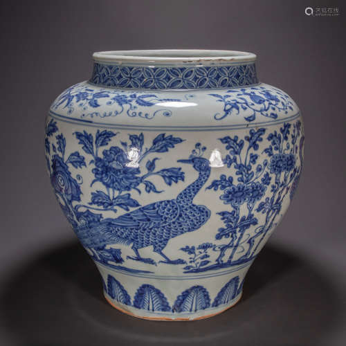 CHINESE YUAN DYNASTY BLUE AND WHITE JAR