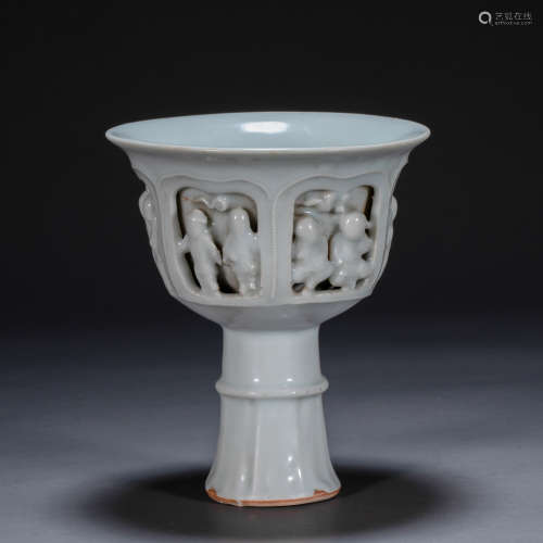 CHINESE YUAN DYNASTY WHITE GLAZED GOBLET CUP