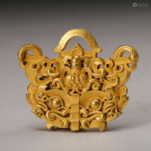 A Chinese Archaistic Gold Pendant