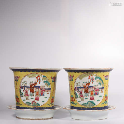 A Pair Of Famille Rose Porcelain Planters