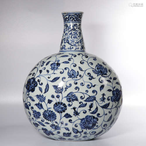 A Blue White Foliage Porcelain Vase