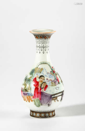 A Famille Rose Porcelain Vase, Republic Period