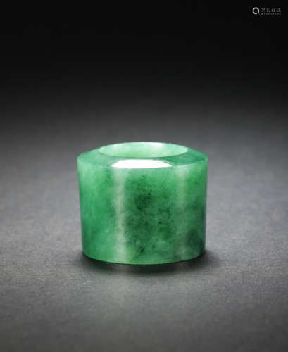 A Jadeite Thumb Ring, Qing Dynasty