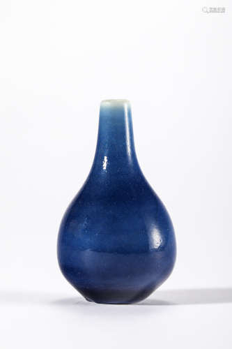 A Blue Glazed Porcelain Vase, Qing Dynasty
