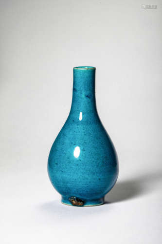 A Peacock Glazed Porcelain Vase, Qing Dynasty