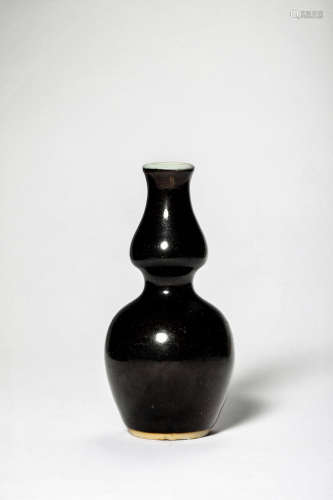 A Gourd Shape Porcelain Vase, Qing Dynasty