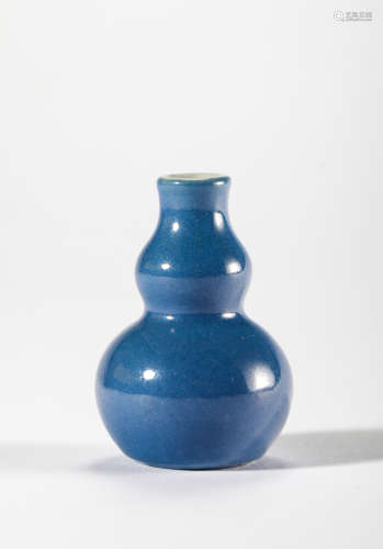 A Blue Glazed Porcelain Vase, Qing Dynasty