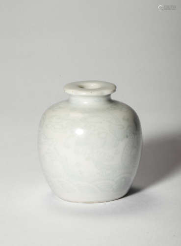 A Anhua White Glazed Porcelain Vase, Qing Dynasty