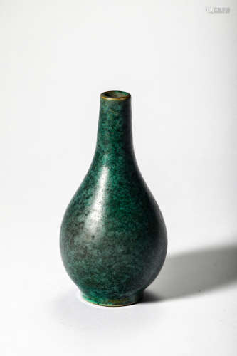 A Famille Rose Porcelain Vase, Qing Dynasty