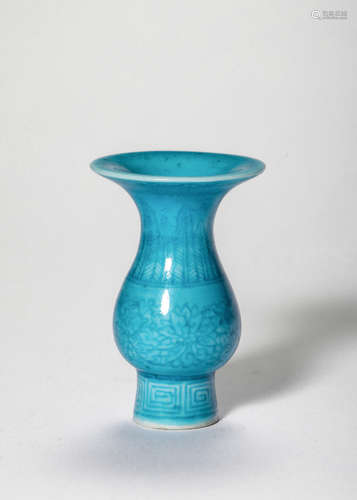 A Peacock Glazed Porcelain Vase, Qing Dynasty