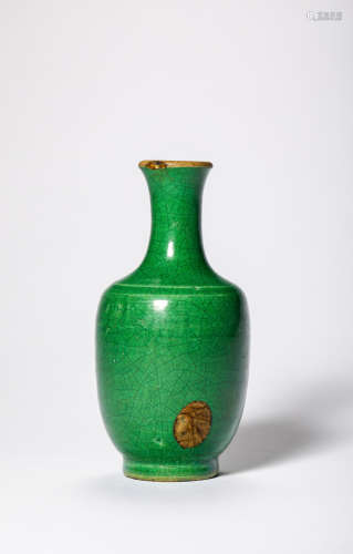 A Green Glazed Porcelain Vase, Qing Dynasty