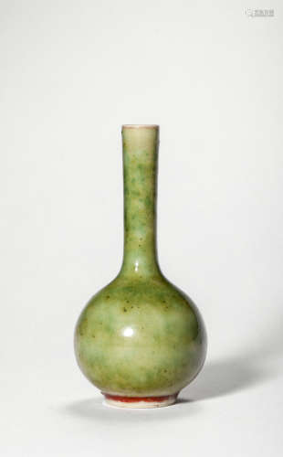 A Long Neck Porcelain Vase, Qing Dynasty