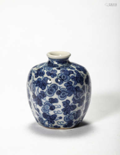 A Blue White Porcelain Vase, Qing Dynasty