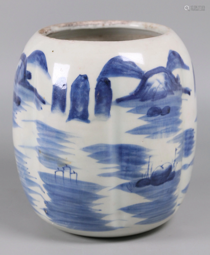 Chinese blue & white jar, possibly Ming dynasty