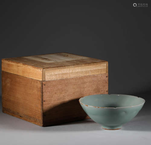 Song Dynasty celadon bowl宋代青瓷碗