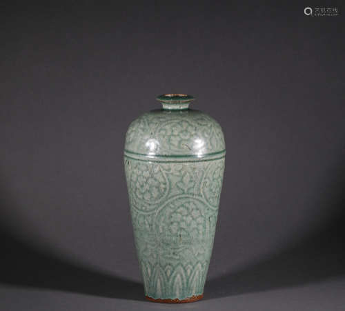 Plum vase of Longquan kiln in Song Dynasty宋代龍泉窯梅瓶