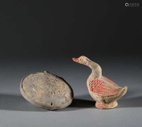 Han Dynasty colorful pottery, goose and bell漢代彩色陶器鵝，鈴...