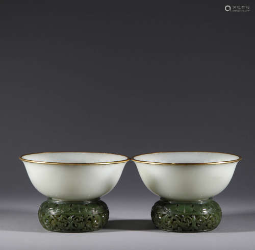A pair of Hetian jade bowls in Qing Dynasty清代和田玉碗一對