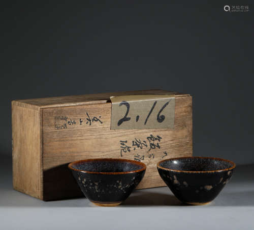 A pair of tea cups from Jizhou kiln in Song Dynasty宋代吉州窯...