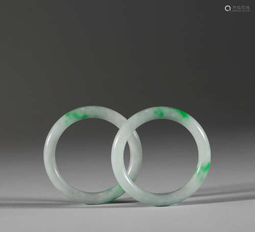 A pair of jade bracelets in Qing Dynasty清代翡翠手鐲一對