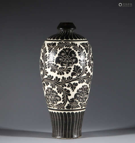 Plum vase with flower pattern in Cizhou kiln of Song Dynasty...