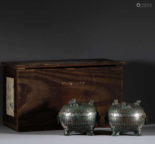 A pair of bronze CuO gold and silver tripod in Han Dynasty漢...