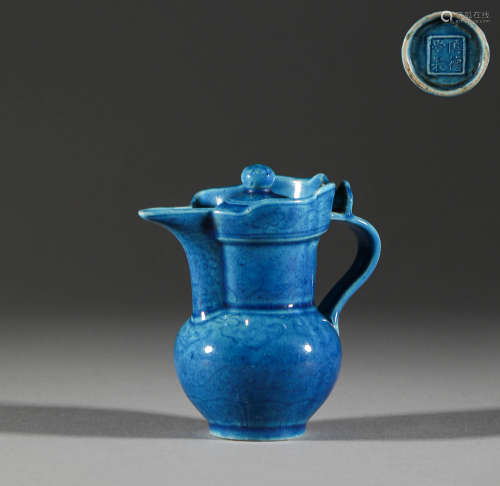 Blue glazed monk hat pot in Qing Dynasty清代藍釉暗刻畫僧帽壺