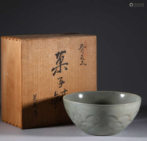 Celadon bowls and bowls of Song Dynasty宋代青瓷缽盂