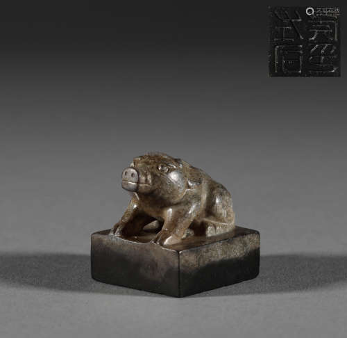 Pig button seal of Hetian jade in Han Dynasty漢代和田玉豬鈕印...