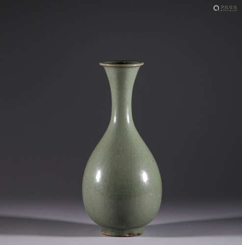 Song Dynasty celadon clean bottle宋代青瓷淨瓶