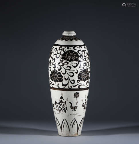 Plum vase of Cizhou kiln in Song Dynasty宋代磁州窯梅瓶