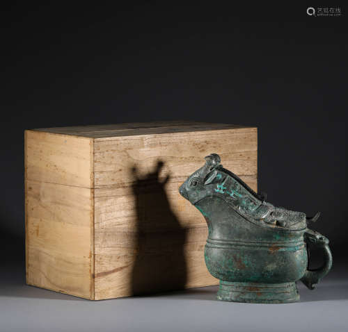 Bronze inlaid with green pine and stone in Shang and Zhou Dy...