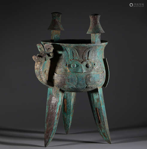 During the Shang and Zhou dynasties, the bronze tripod was b...