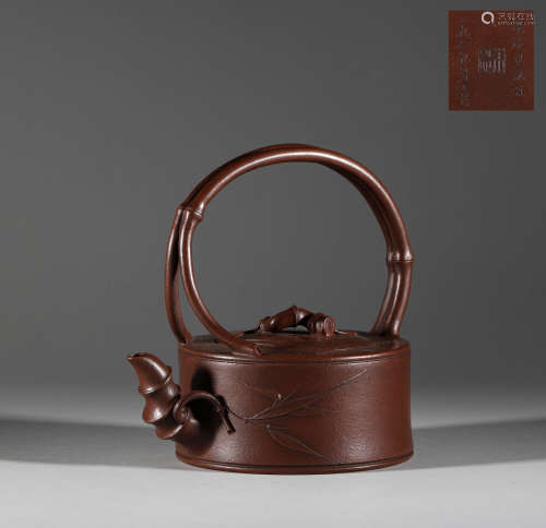 Zisha tiaojiang pot in Qing Dynasty清代紫砂提樑壺