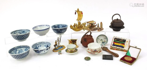 Chinese and Japanese ceramics, metalware and objects