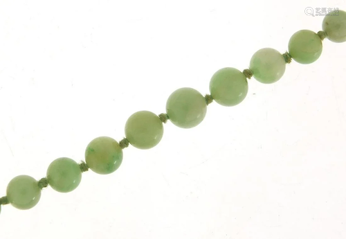 Chinese jade graduated bead necklace, 42cm in length,